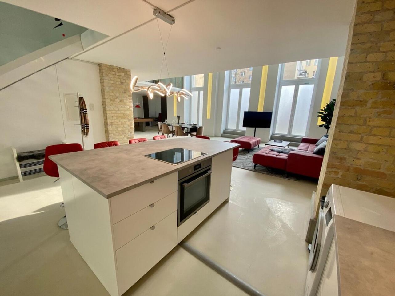 Loft With Pool Table, Kitchen Island & Gallery Berlijn Buitenkant foto